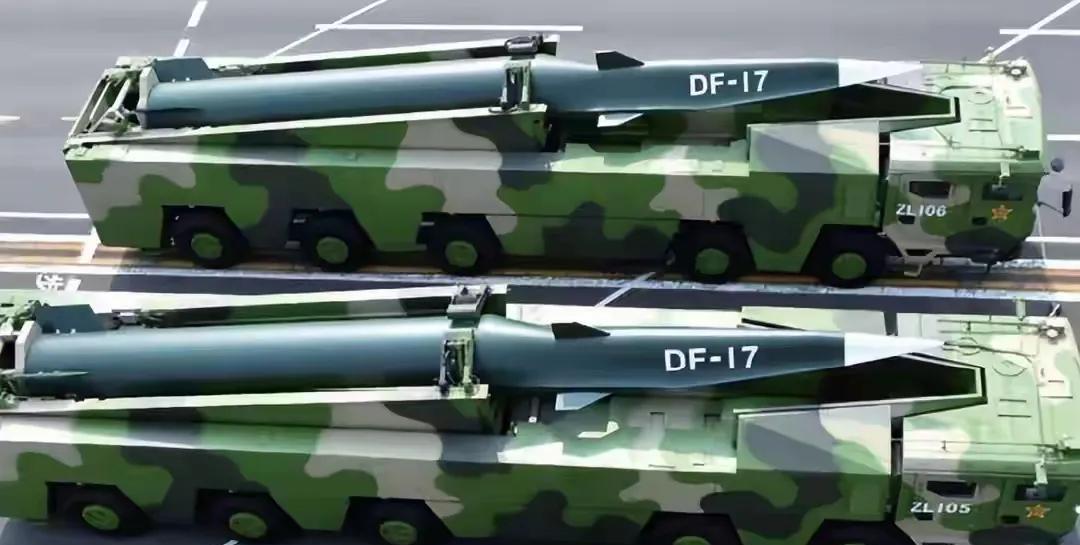 “九.三”阅兵新装备最大看点应为陆基导弹DF41将变牛夫人
 据美国防务新闻网站
