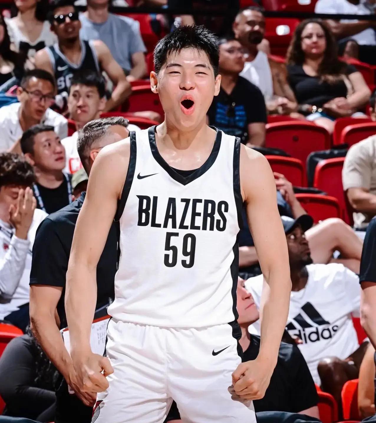 后卫4人：
1、赵维伦19岁
出生于2005年9月，司职控球后卫，身高182厘米