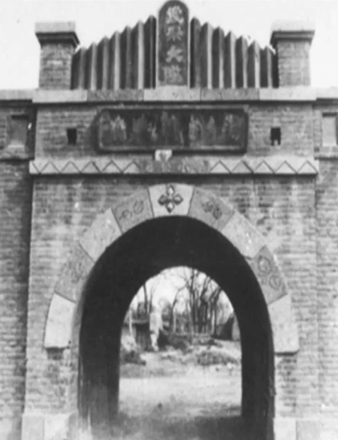 1939年，我军被数倍于己的日军团团围住。就在存弹耗尽、所有战士要用刀和日军拼命