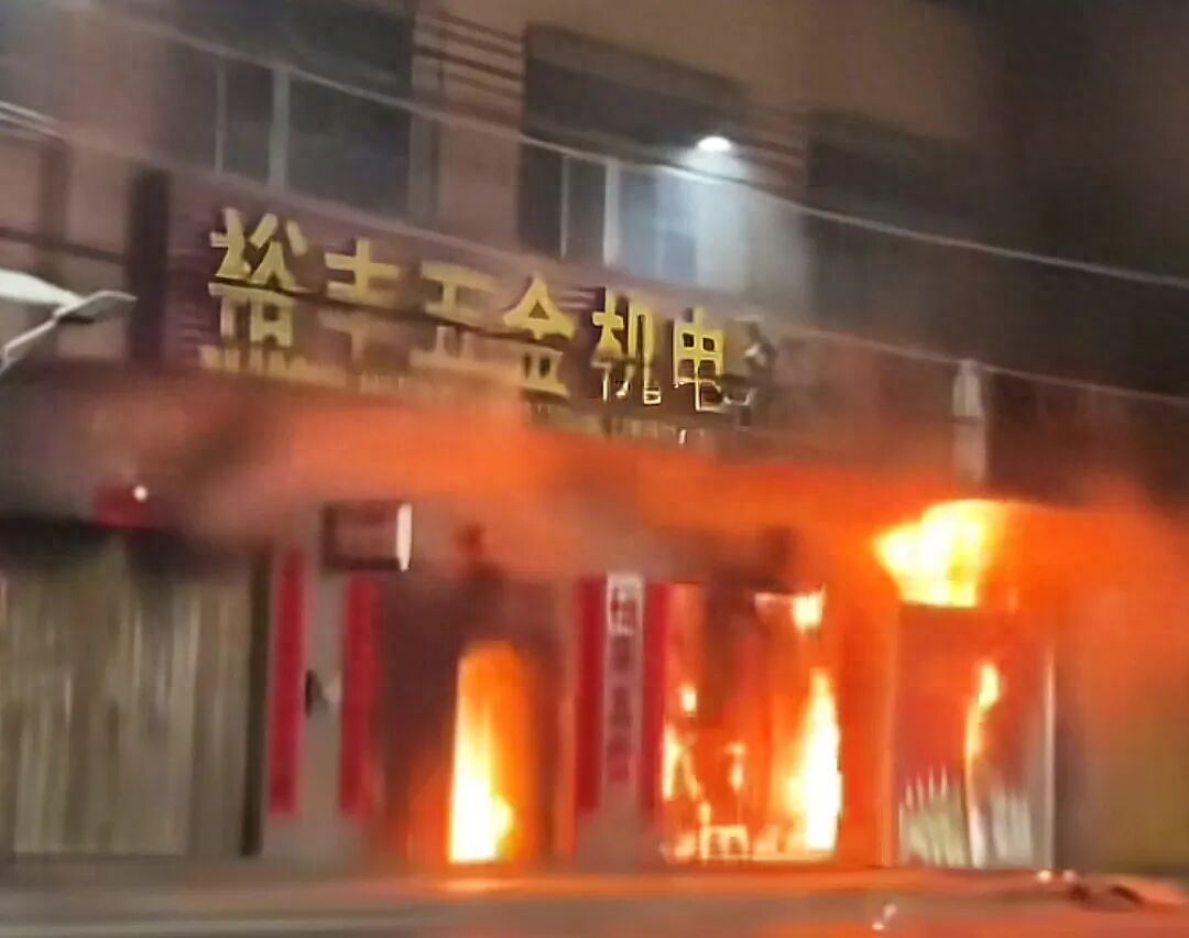 一家四代12人，火灾中丧生背后