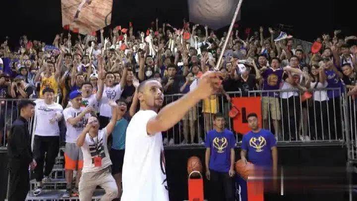 男人不比女人媚外多了，什么NBA，c罗梅，复联不都是男粉。没见过几个女粉