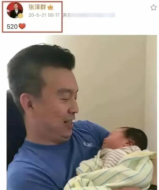 一个人再怎么优秀，要是婚姻不幸福，一切都是白搭。
这件事就在央视主持人张泽群身上