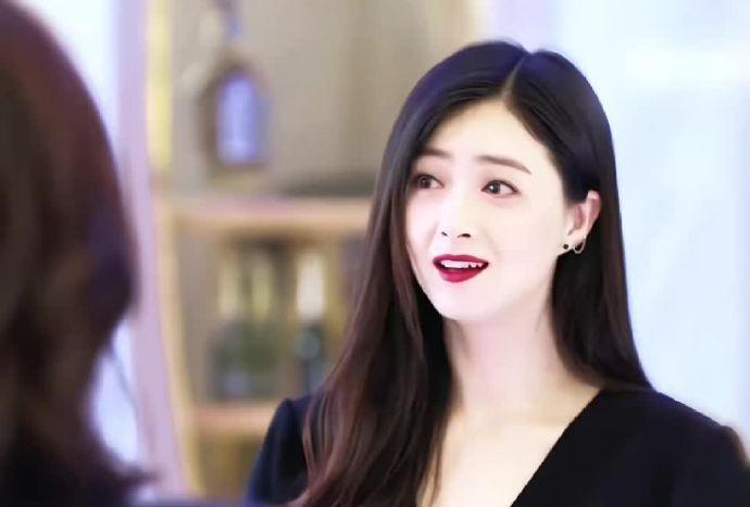 #蒋欣生图是妈咪级别#
蒋欣的生图能火不是偶然，而是成熟女性魅力的最好证明。比起