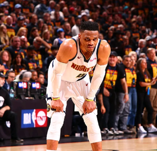 NBA新赛季将于下个月正式开打，威少想继续留在NBA打球，只剩下最后一条路了！