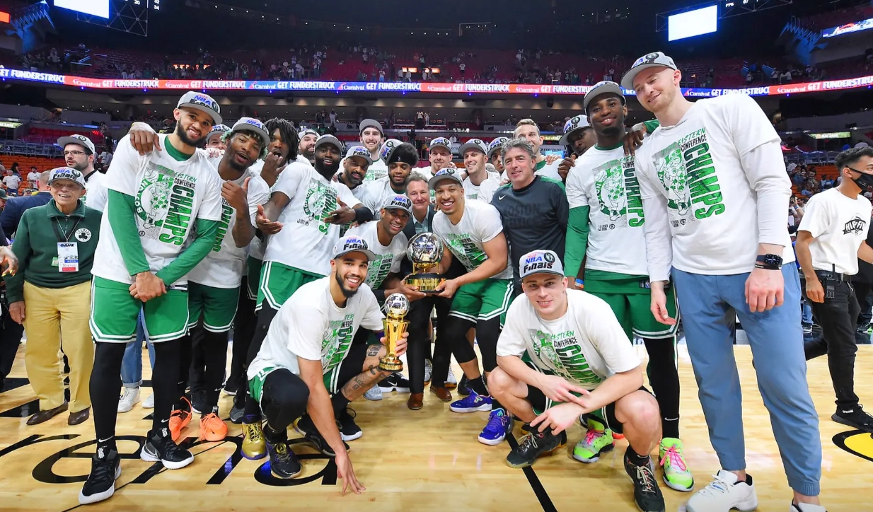 又看了一遍24年绿军的集锦，可能很多年以后大家才能意识到
这是一支非常可怕的球队