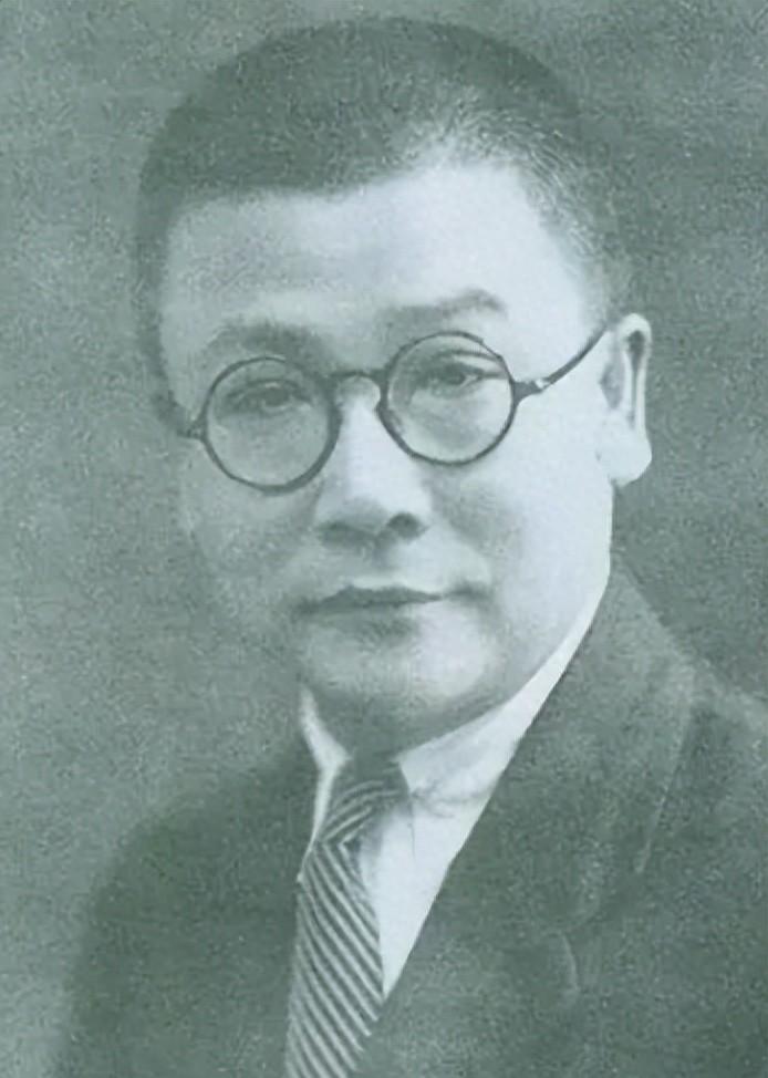 1937年深夜，一个纸团突然砸中李克农！打开后他浑身一震：立刻保护白崇禧！
19