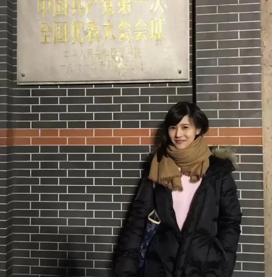 人间清醒papi酱，她在2013年就告诉我们女生“钱买不来幸福”就是最大的谎言，