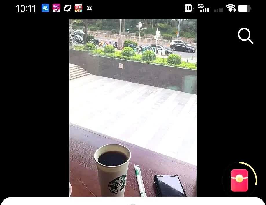 刚看郑琴新发的视频，我更确信：老谢这个视频的文案是郑琴写的，而且写的不是老谢，而