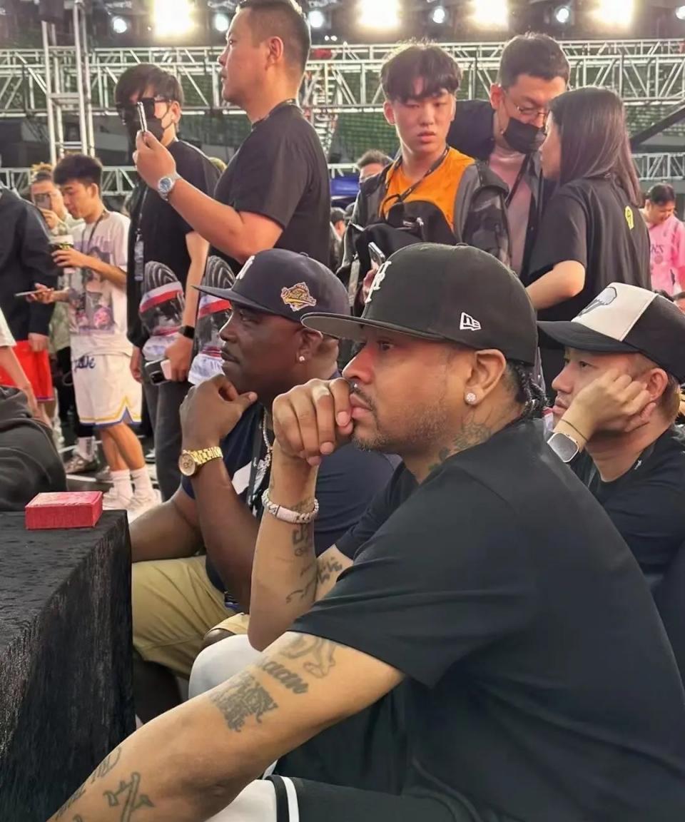 张曼源吐槽艾弗森：来中国收钱不办事，连央视的面子都不给！
张曼源表示：“很下头，