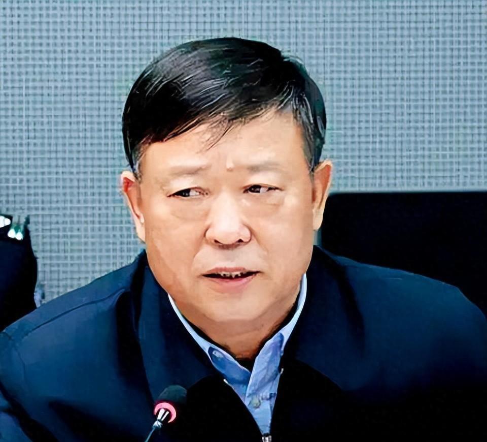 收受“亚洲铝王”贿赂，公安厅副厅长落马
70岁的许文有，有着长达36年的从警生涯