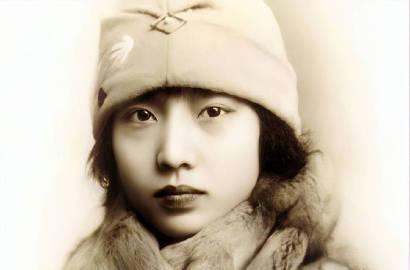 1930年，杜月笙的发妻沈月英，和表哥私会，云雨过后，她含泪嘱咐表哥：你今夜就离