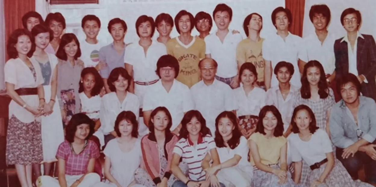 67岁TVB“绿叶王”独自行山，粉丝忧心忡忡！
在香港娱乐圈，一线明星光芒万丈，