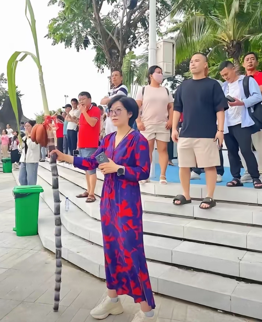 考场外，家长手拿甘蔗挂香蕉有什么寓意？