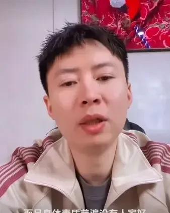 方博太难了！在直播间被问到樊振东啥时候回归？又让他分析男队没有打赢雨果的原因？还