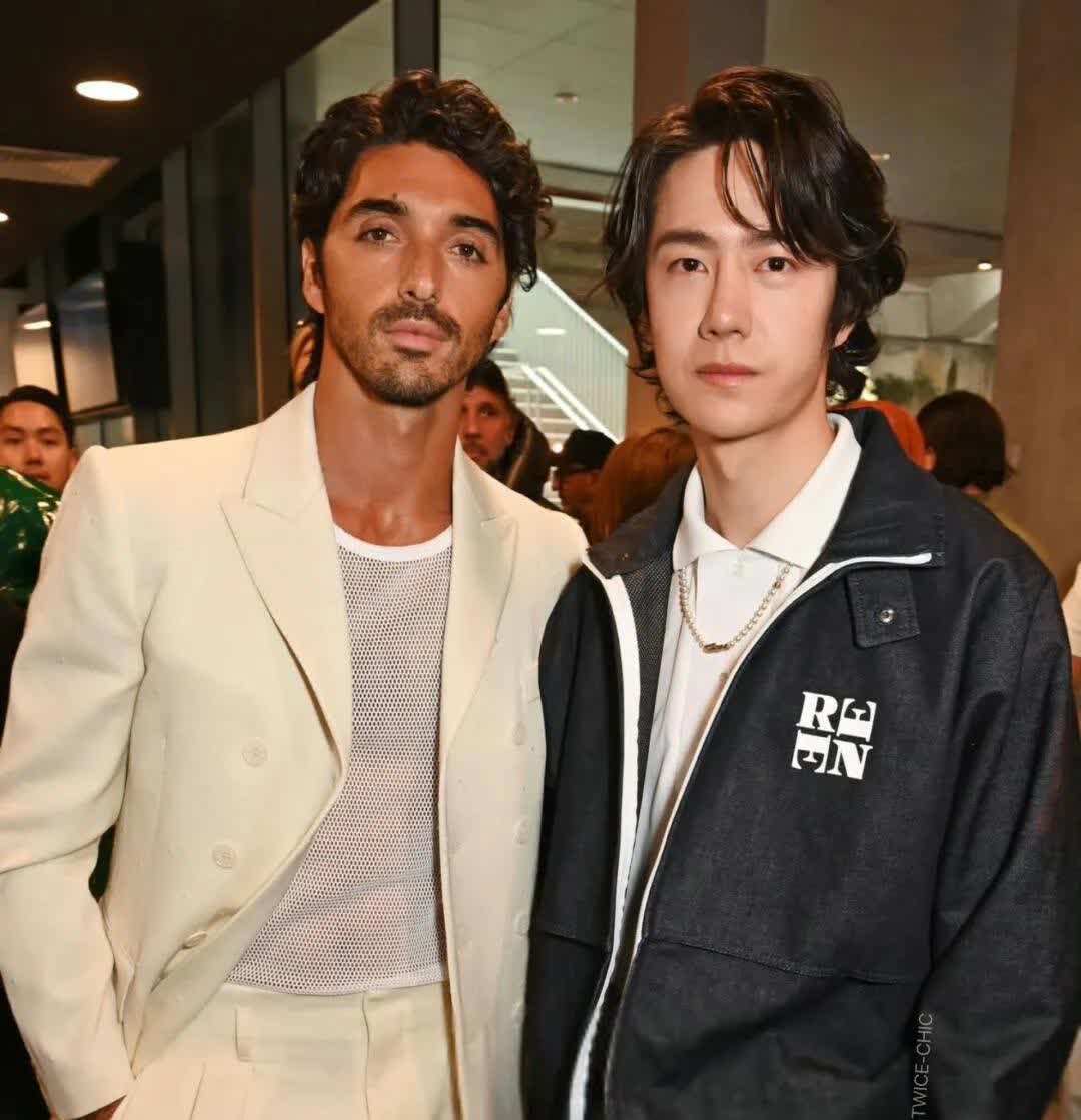 与《星条红与皇室蓝》主演Taylor Zakhar Perez合影！天啊，啵啵，