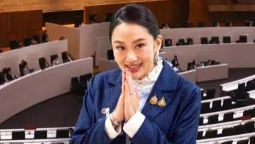 杀人诛心！佩通坦大获全胜，邀请反对派领袖合影笑不拢嘴