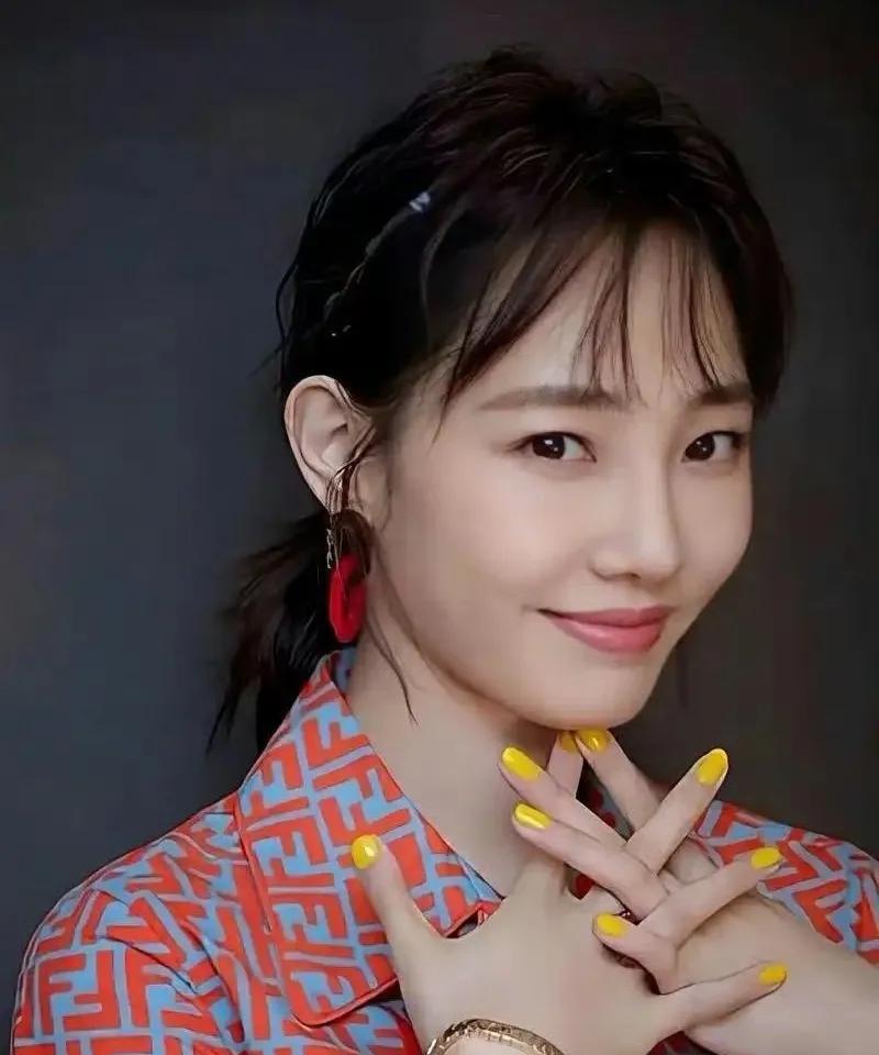 白百何有一种魔力，她的长相不是特别美的那种，但是她演得电视剧大家都会想看 
