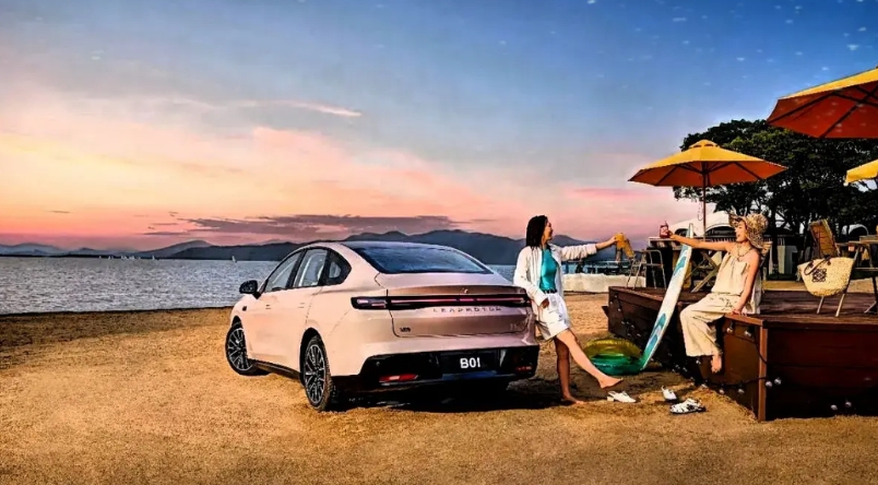 10万级纯电轿车天花板？

年轻人的第一台智能轿车一零跑B01，于2025年7月