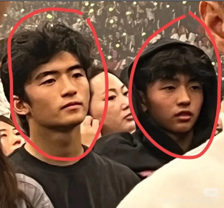 谢霆锋俩儿子现身他的演唱会
现场一个细节让我实在不能理解
昨晚演唱会现场有个环节
