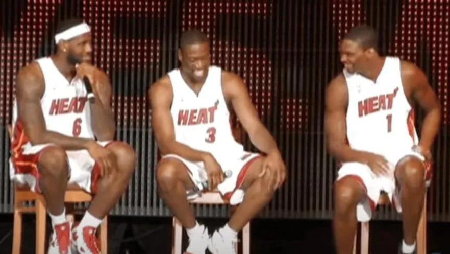 当年莱利在飞机上拿走勒布朗的饼干，导致勒布朗离队