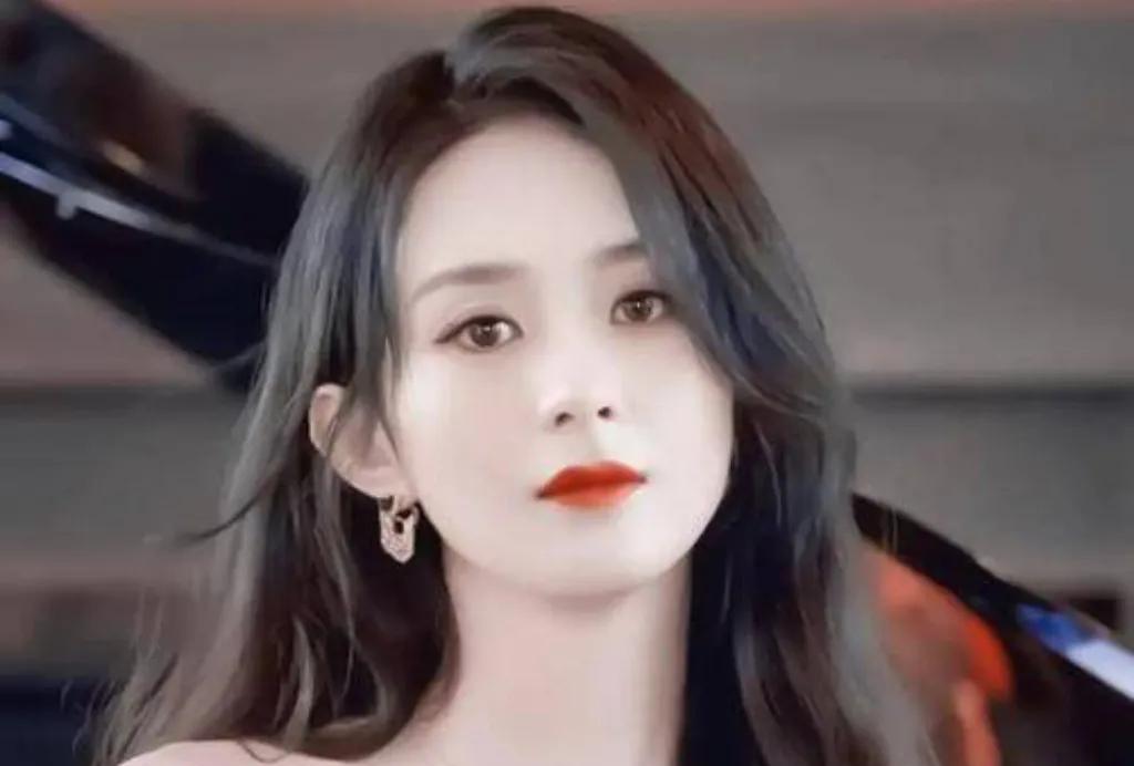 无新作无活动，赵丽颖热度为何居高不下？
在竞争激烈的娱乐圈，热度数据瞬息万变，可