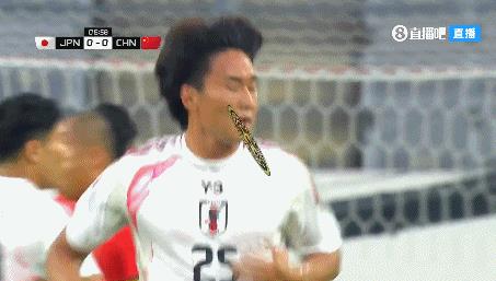 朱辰杰为什么总是冒顶啊，而且每次都很致命。在东亚杯第二轮对阵日本男足的比赛，朱辰