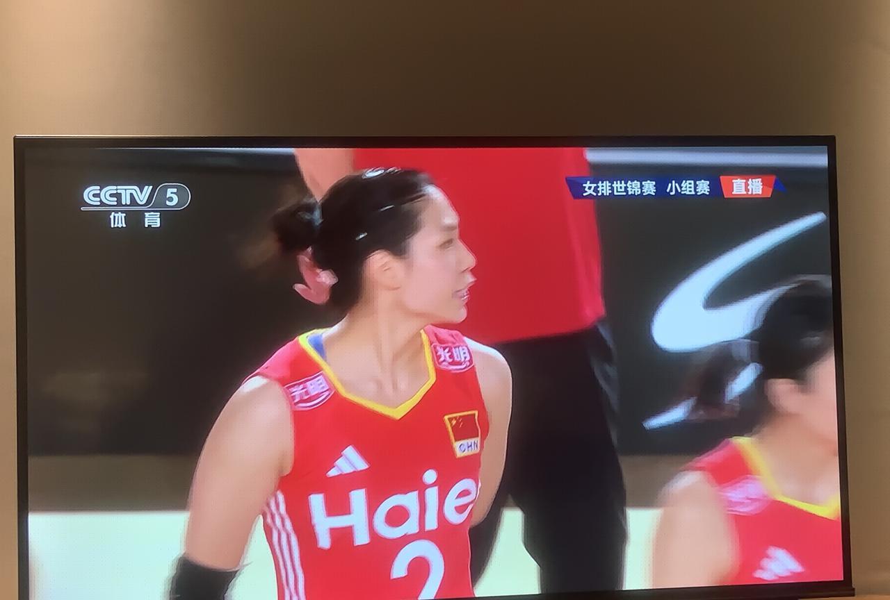 穿2号球衣的球员不是朱婷！
        中国女排输了！输给了法国女排，无缘女