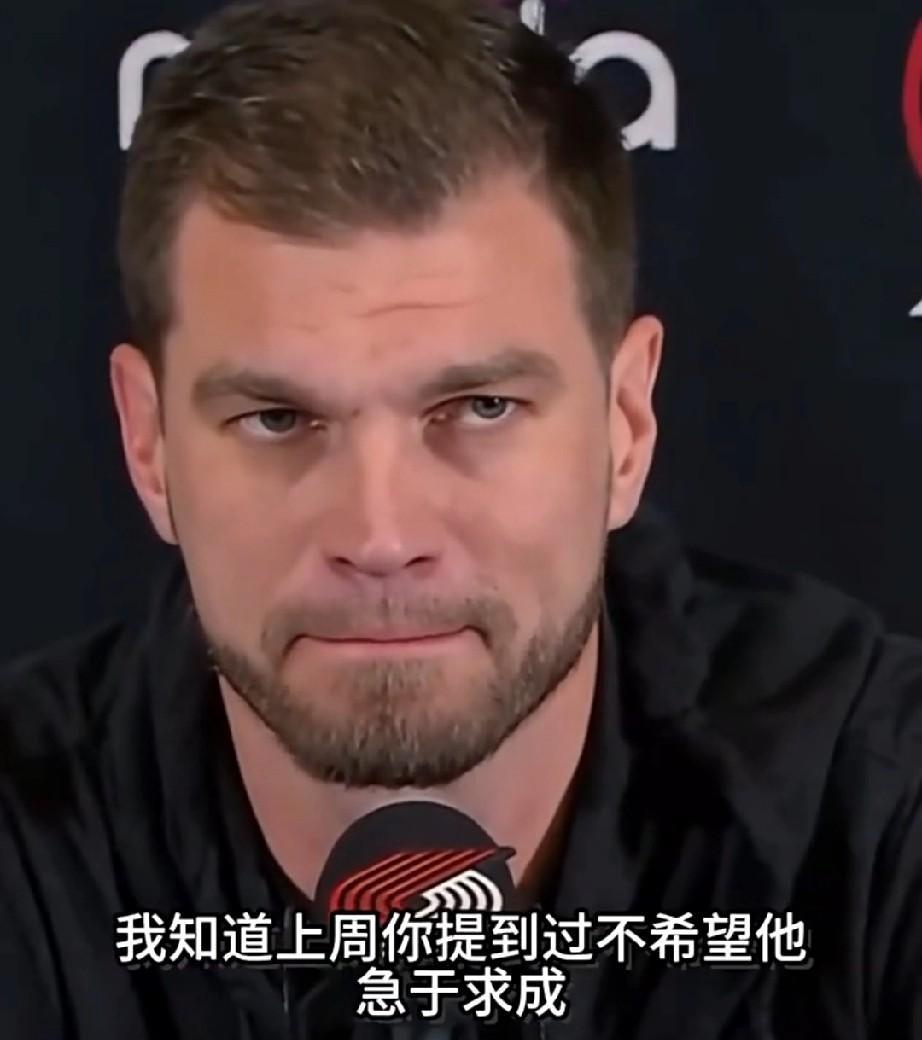 斯普利特的耐心感觉越来越少了，从一开始的表示杨汉森正在积极训练，到后来的他没有达