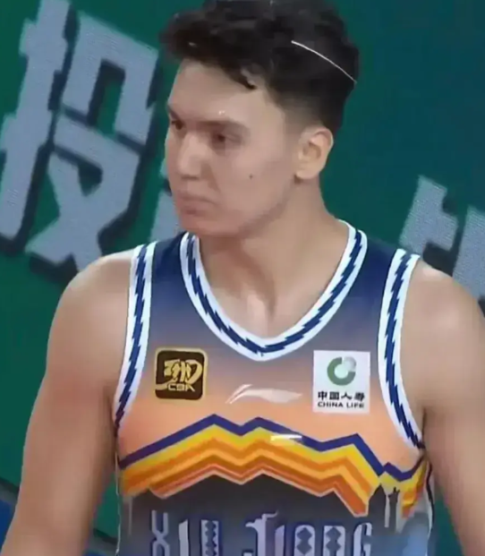 福拉提，超级棒！
新疆客场10 4: 98战胜上海。延续着冲进前4的希望。除了劳