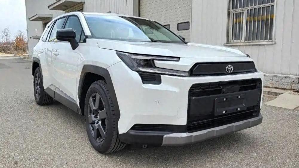 全新丰田RAV4申报图曝光！外观造型更精致，新增2.0L混动系统
