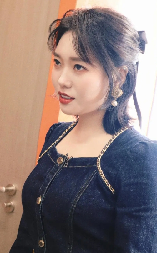 李雪琴这也太好看了，越来越美了