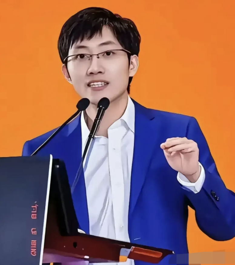 “中美差距究竟有多大？”DeepSeek创始人梁文峰再次语出惊人！他说：“我们经