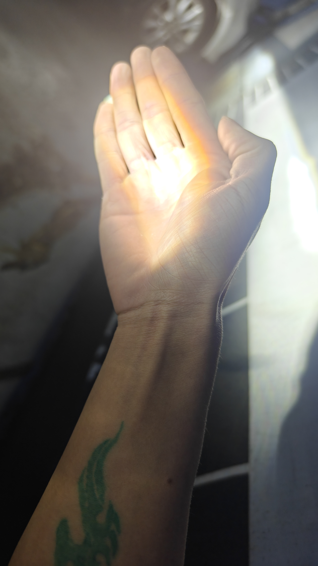 迈腾新质保的两个新灯间距不一样
4儿子店检查半天没找到原因说什么角度问题你们看看