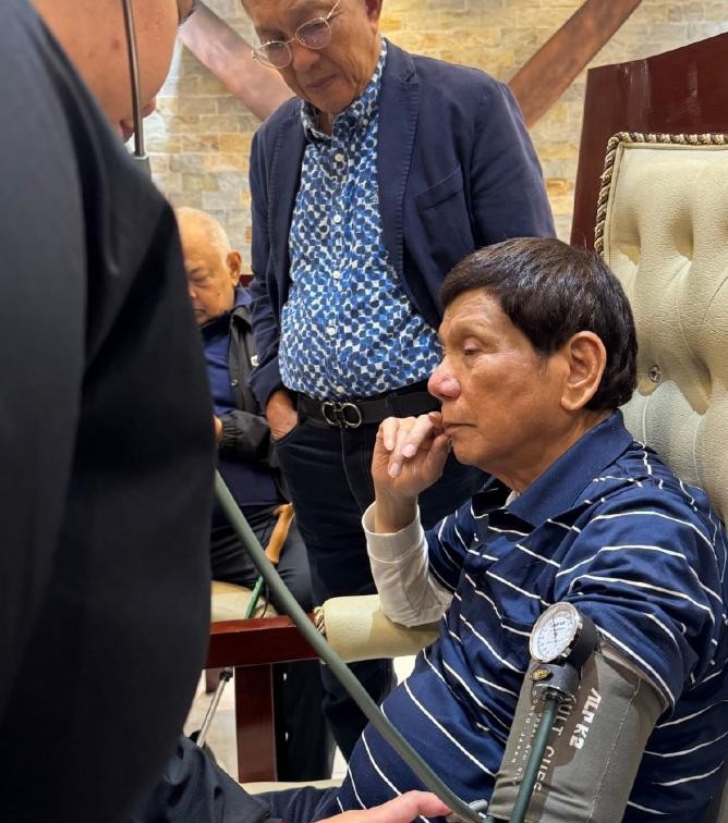 杜特尔特回国被捕





谁能想到，曾经叱咤风云的菲律宾总统杜特尔特，如今却沦