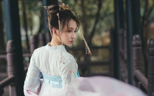 继母偏心养女任其冒充我！重来一世，我剑指冒牌皇后，夺回一切！