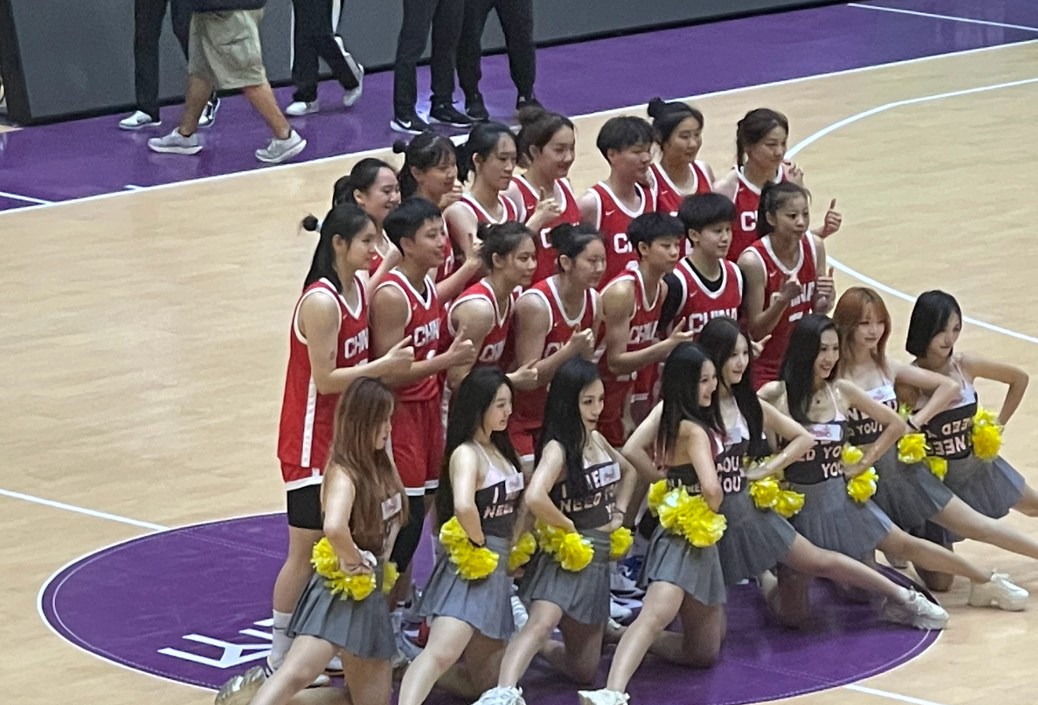 来到了咸阳体育馆，就想看看U19女篮的比赛，队里的姑娘们尤其在去年深圳的U18赛