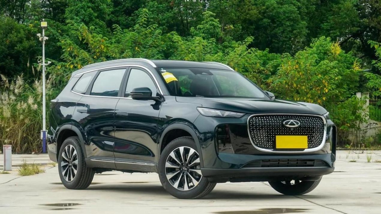 长安第四代CS75PLUS鲸悦版上新，对比瑞虎8PLUS，谁更值得入手？