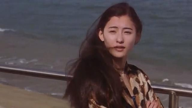 ​当 45 岁的张柏芝以一身高定现身活动现场，优雅自信的气质惊艳全场时