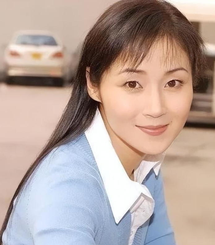 1994年，梁静慈和甄子丹离婚后没多久，发现自己怀孕了。她执意生下来，并且提出复