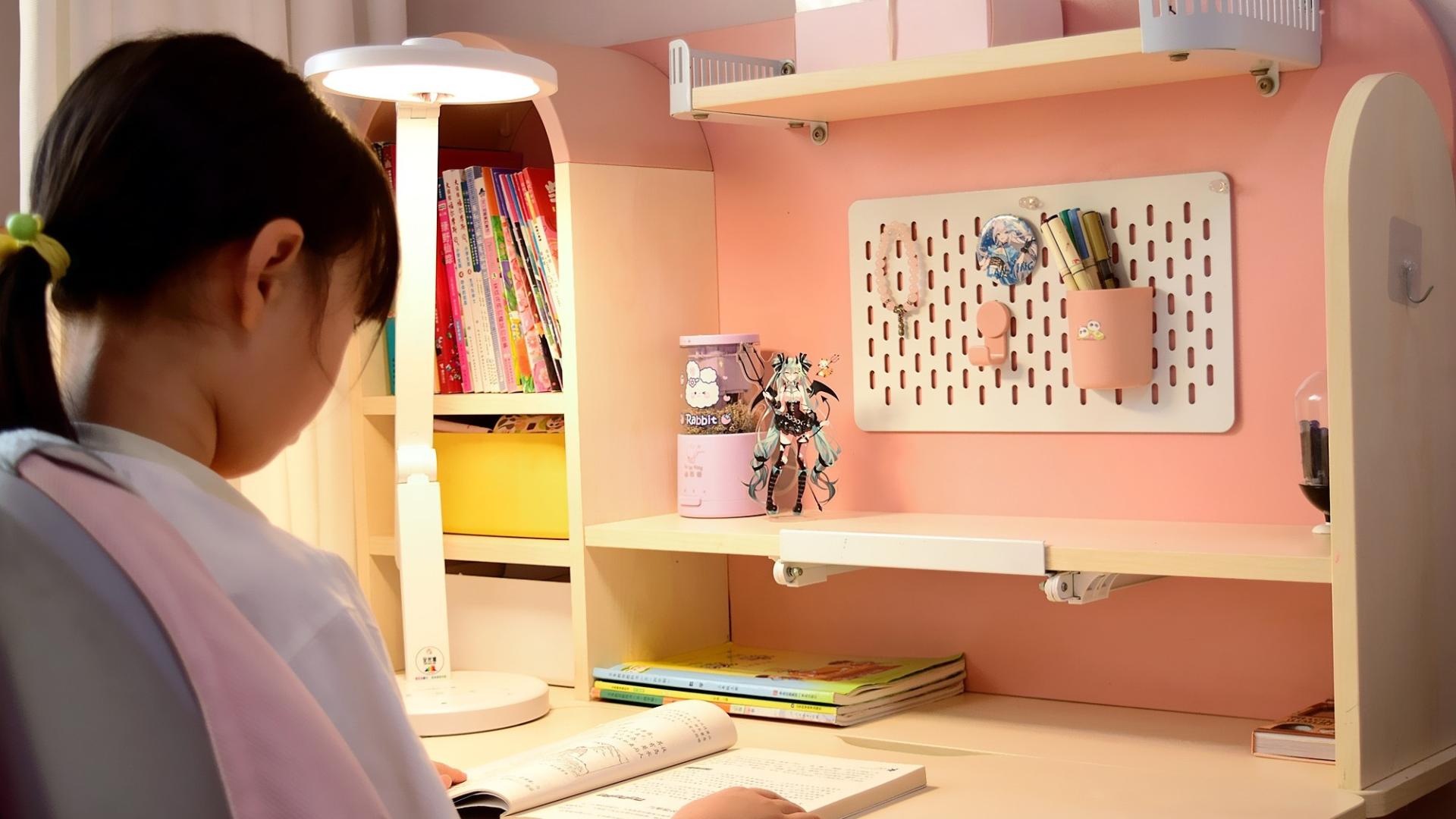 能护眼还能养眼！更适合孩子的医护级护眼台灯长啥样？