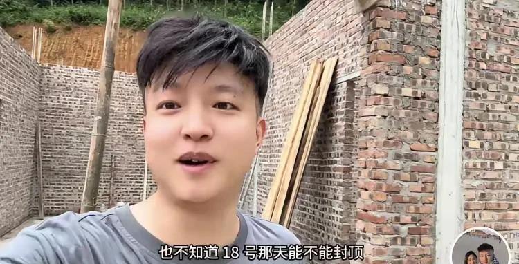 在哥哥姐姐们的不断关怀催促下，小叔的房子终于封顶。
六月份，小松久病在床，可急坏
