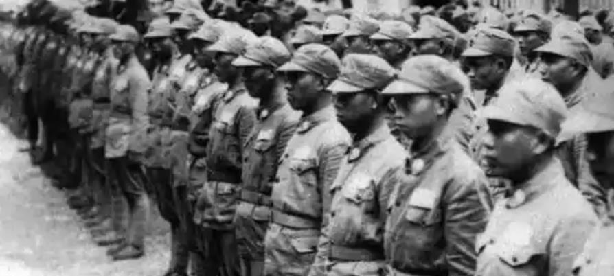 1944年，川军144师代师长张昌德率部投日，反对的团长黄克烈被强行裹挟。在投敌