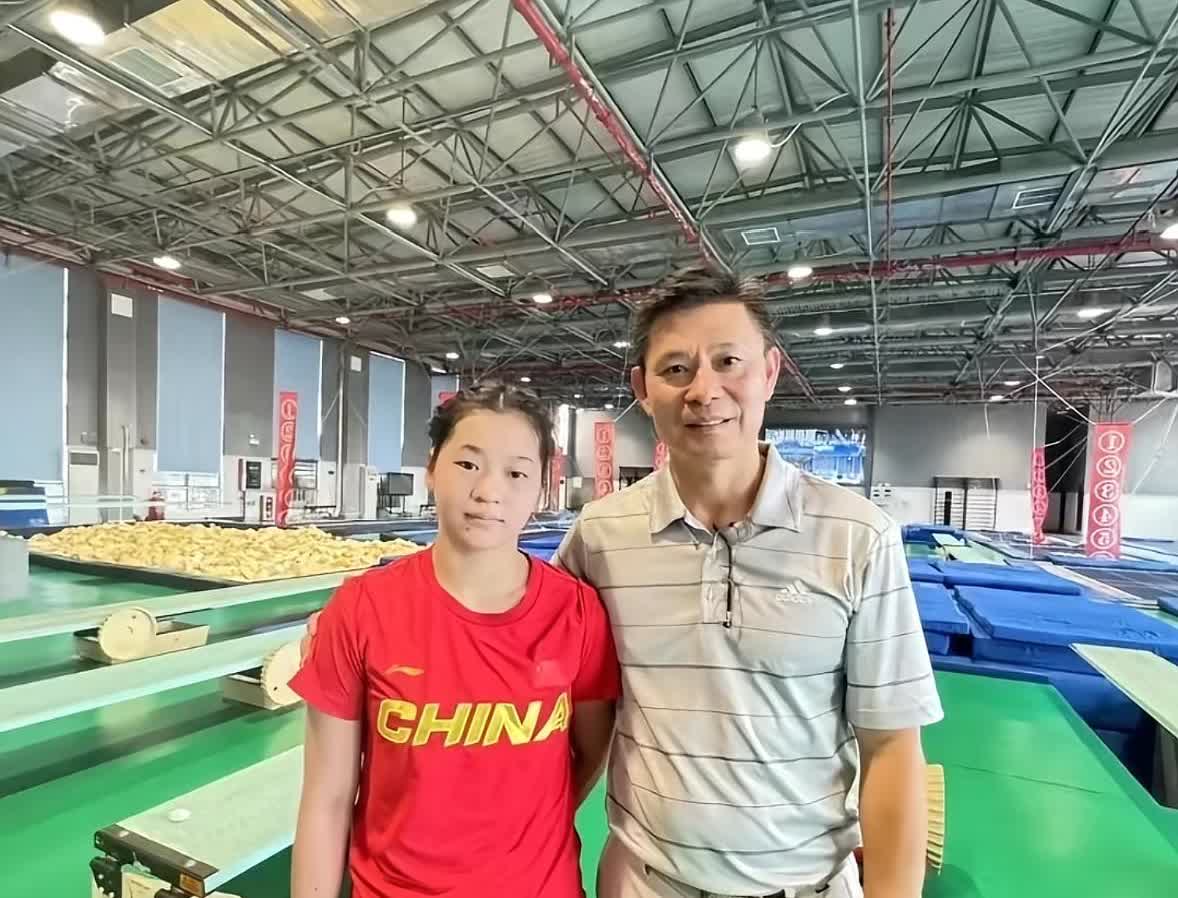 婵宝的头发长了
可以扎起来了
我就说没有全红婵
做不到的事情
你看现在是
