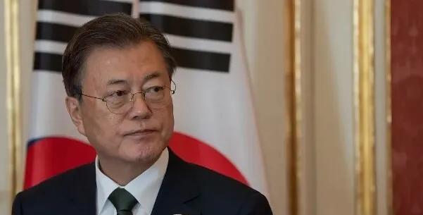 文在寅遭检方起诉！就在4月24日，韩国检方竟然以受贿嫌疑起诉了前总统文在寅 ，目