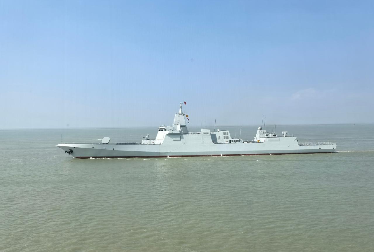 109“东莞”舰驶离江南造船厂，东海舰队将迎来首艘055万吨大驱
8月5日网友拍