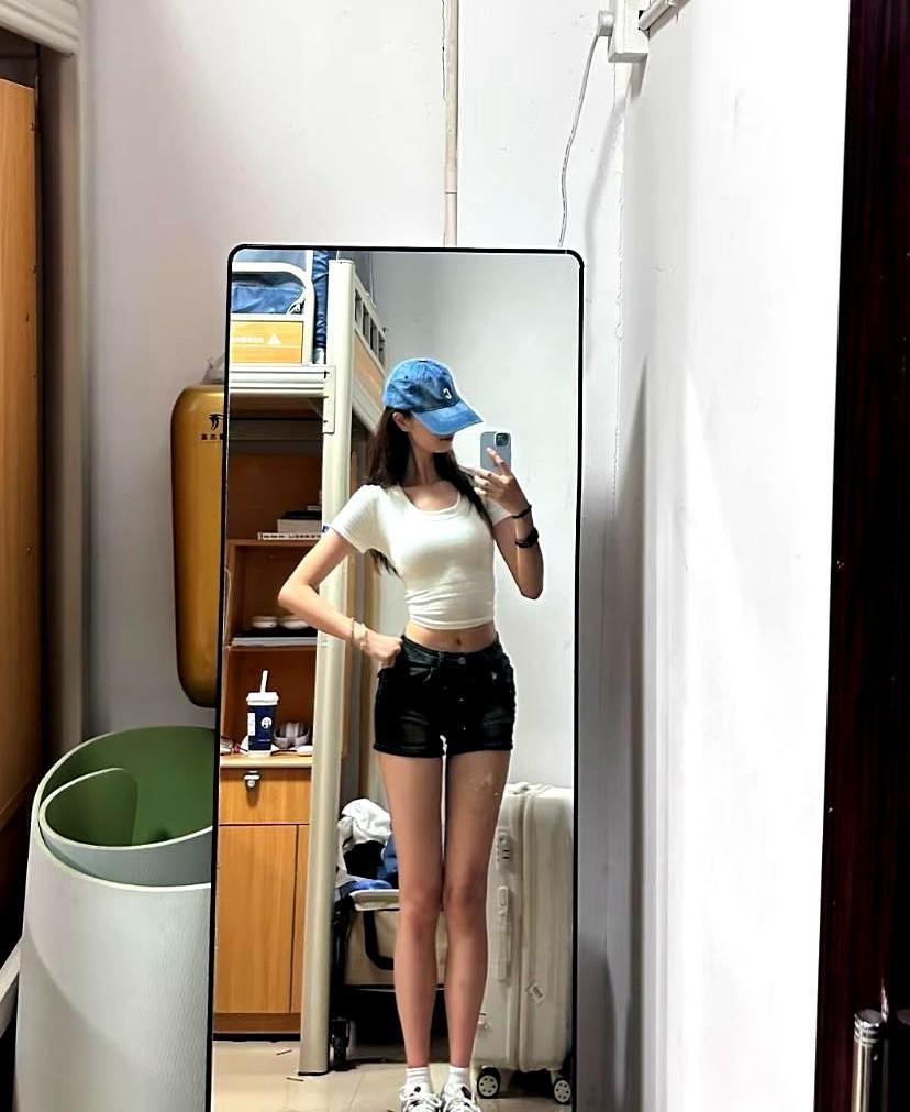 我老公比我小3岁，我们是2017年5月4号在南京领的结婚证，而我老公在4月24号