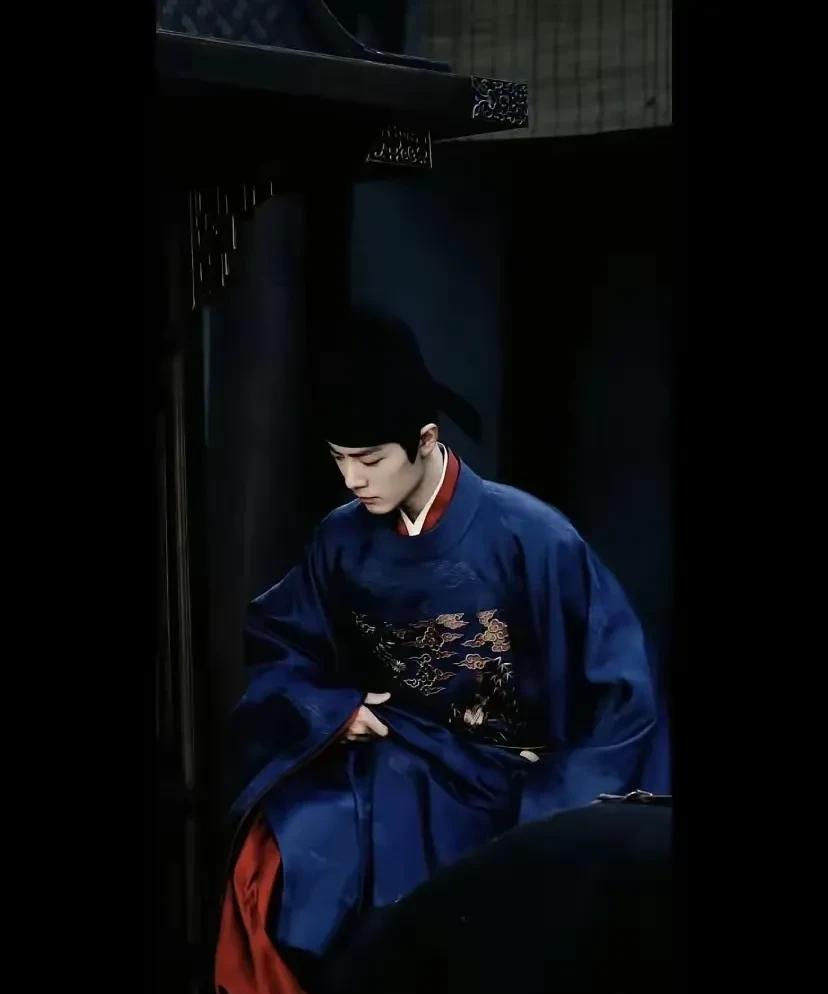 肖战这种颜值气质，果真万里挑一，放古代也是潘安，卫阶那种级别的。
但也有人不服，