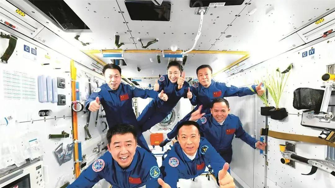 爆个料：张陆和陈冬3年前在轨交接过！历史重演中国空间站再聚首 神舟二十一号乘组出征！