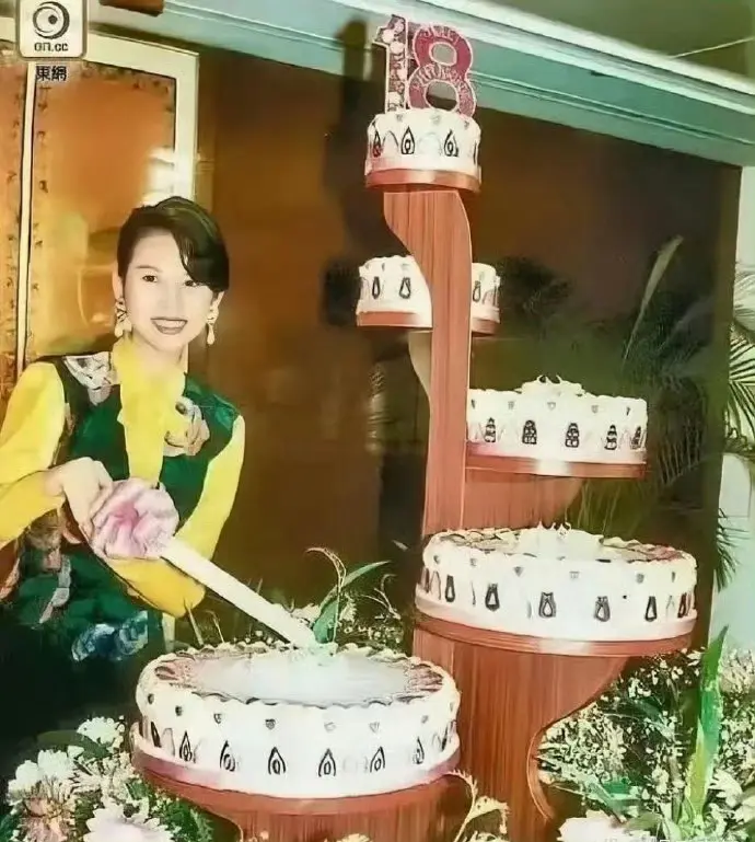 蔡少芬的18岁成人礼，竟然是刘銮雄给她办的。