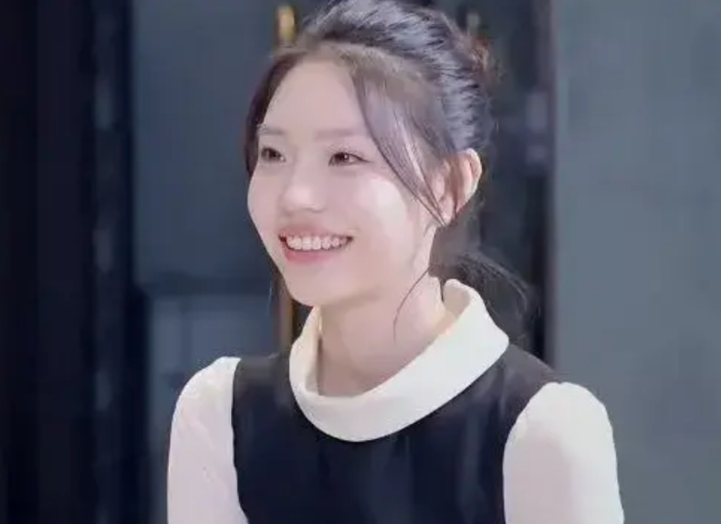 真心觉得，《我们的爸爸》里的傅潇倩，长相很普通。

先说说我认为颜值缺点（个人观
